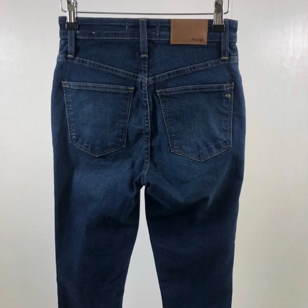 MADEWELL CURVY HIGH-RISE SKINNY DARK WASH WITH WHISKERING SZ 25